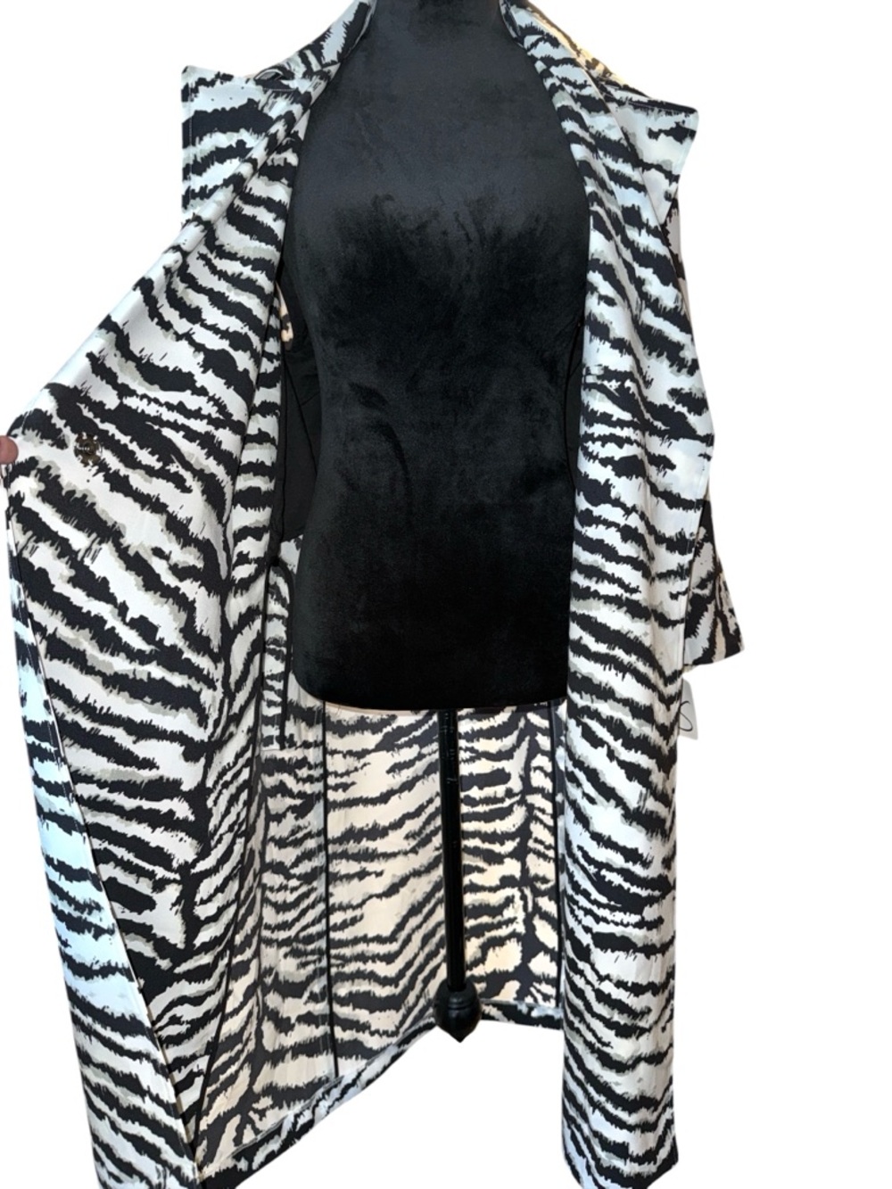 Victor Alfaro Collective Zebra Print Lightweight Jacket, Size Oversized XS - Picture 4 of 8
